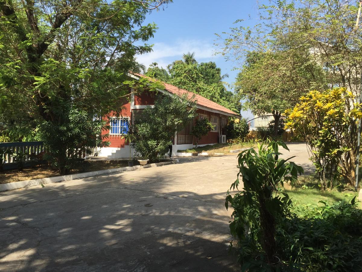 The Family Kingdom Resort Freetown Extérieur photo