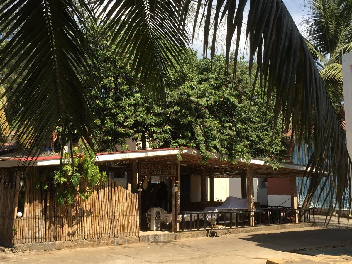 The Family Kingdom Resort Freetown Extérieur photo