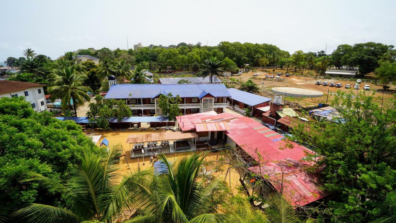 The Family Kingdom Resort Freetown Extérieur photo