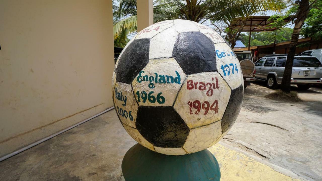 The Family Kingdom Resort Freetown Extérieur photo